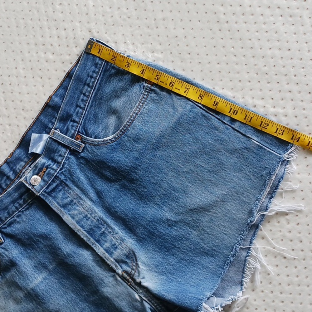 Original 501 Levi's cut off frayed raw hem high-waisted beautiful Jean Shorts - Picture 6 of 14